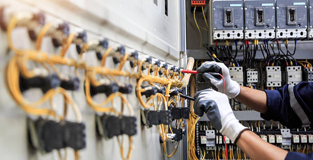 Professional Electrician technician working in Linda, CA